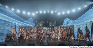 „We Will Rock You“ (Foto: Johan Persson / Live Nation)