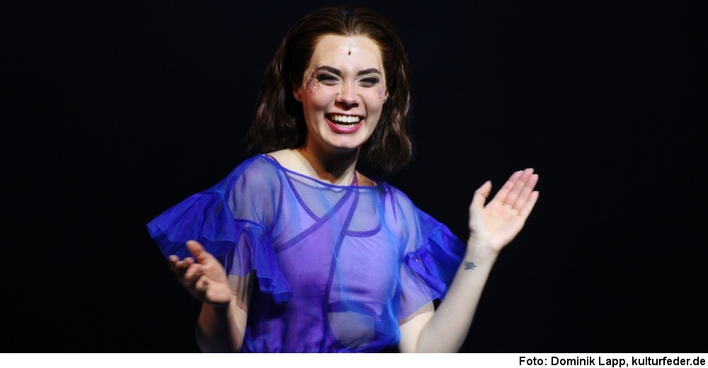 Judith Caspari als Natalie Goodman (Foto: Dominik Lapp)