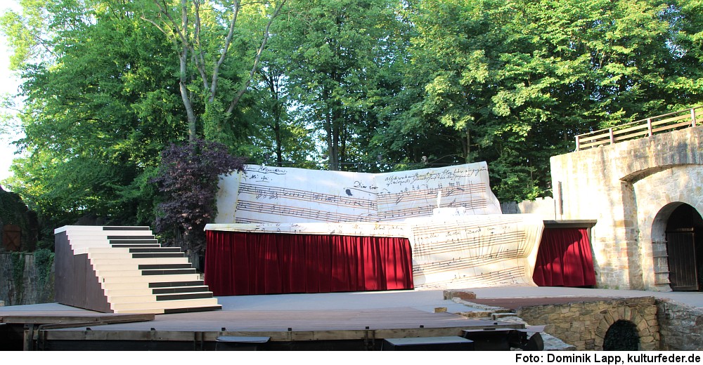 Bühnenbild „Mozart!“ (Foto: Dominik Lapp)