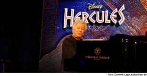 Alan Menken am Flügel. (Foto: Dominik Lapp)