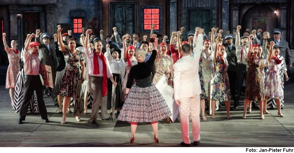 „Evita“ in Augsburg (Foto: Jan-Pieter Fuhr)