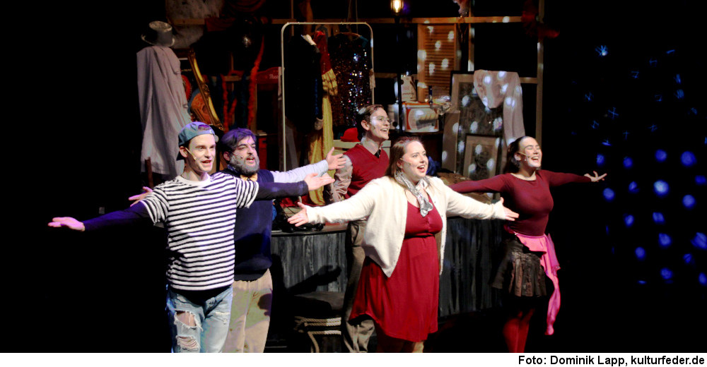 „Familie Cille rettet das Theater“ in Hamburg (Foto: Dominik Lapp)