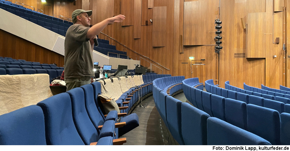 Regisseur Erik Petersen bei einer Probe für „Jesus Christ Superstar“ in Bonn (Foto: Dominik Lapp)
