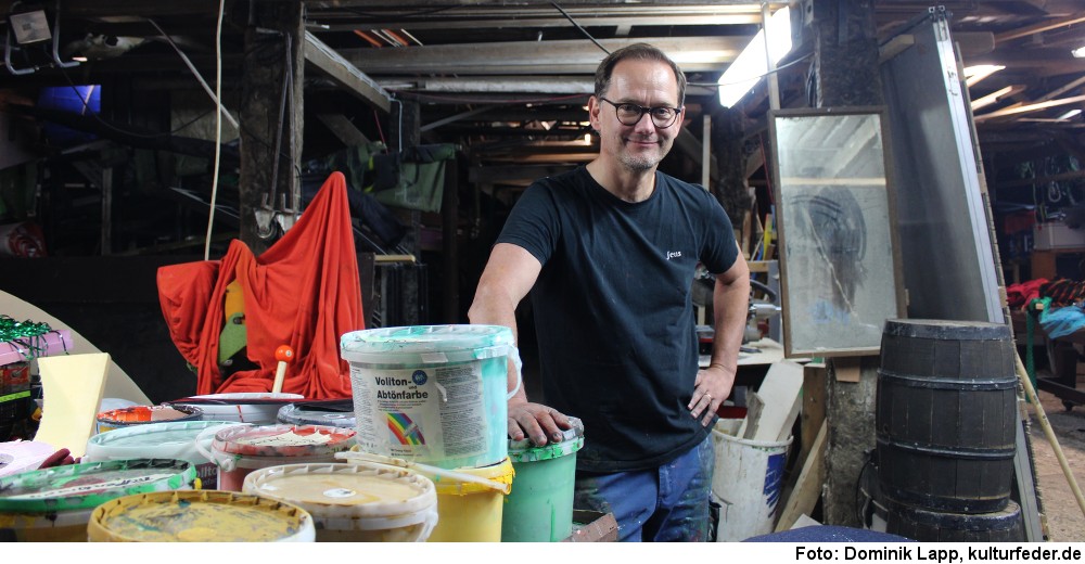 Jens Janke in der Werkstatt (Foto: Dominik Lapp)