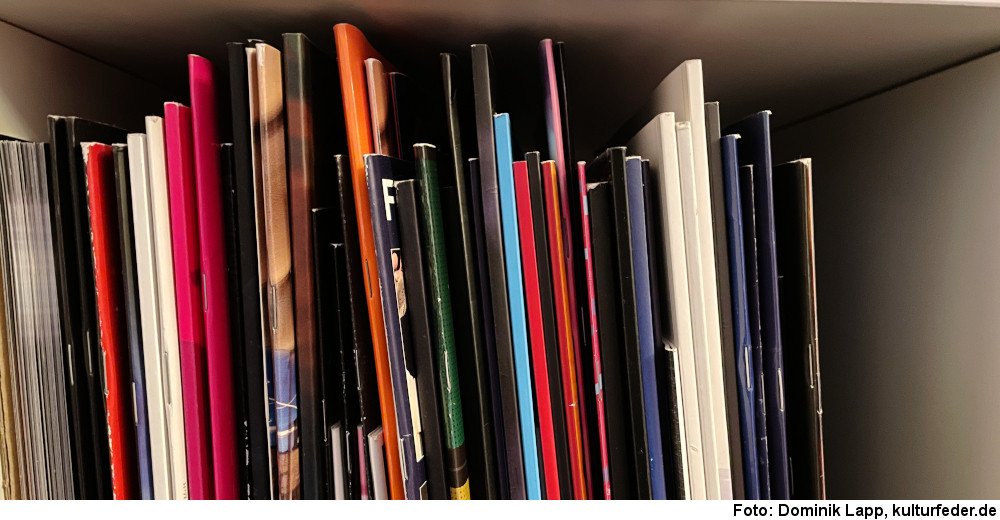 Programmhefte (Symbolbild: Dominik Lapp)