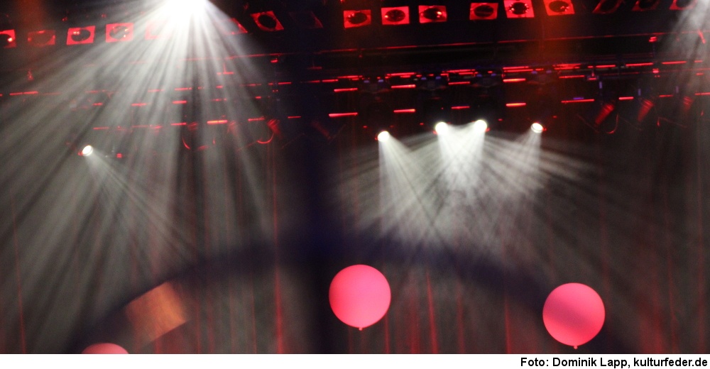 Symbolbild Bühne Scheinwerfer Stage Spotlight