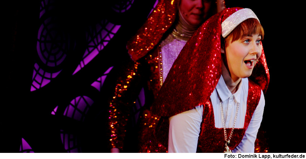 Janina Maria Wilhalm als Schwester Mary Robert in „Sister Act“. (Foto: Dominik Lapp)