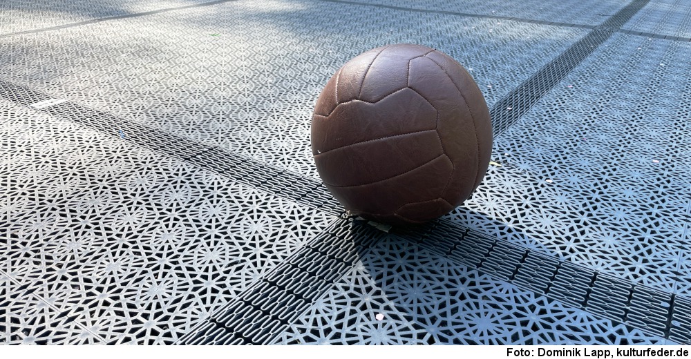 Der Ball von „Das Wunder von Bern“ in Kloster Oesede (Foto: Dominik Lapp)